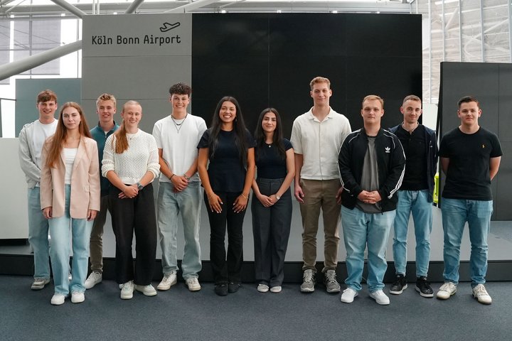 Die neuen Auszubildenden und Dualen Studenten für das Jahr 2025 am Köln Bonn Airport