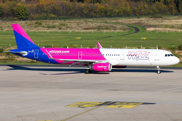 Wizz Air Flugzeug auf dem Flugzeug